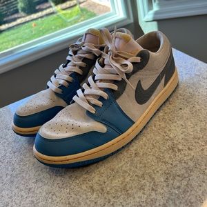 Nike Jordan 1 Low UNC Gray-Men’s size 10 Excellent Condition, only worn 2 times